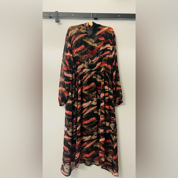 D R E S S - Picture 2 of 3